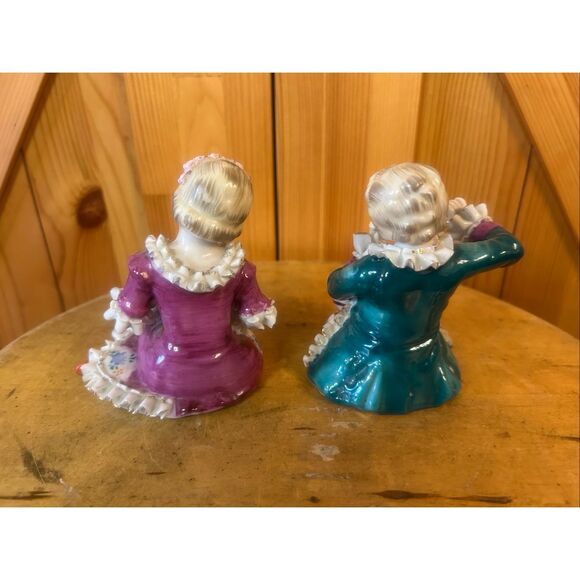 Vintage Porcelain Set Of Colonial Man & Woman Figurines 4.5” (5905) - Picture 3 of 10